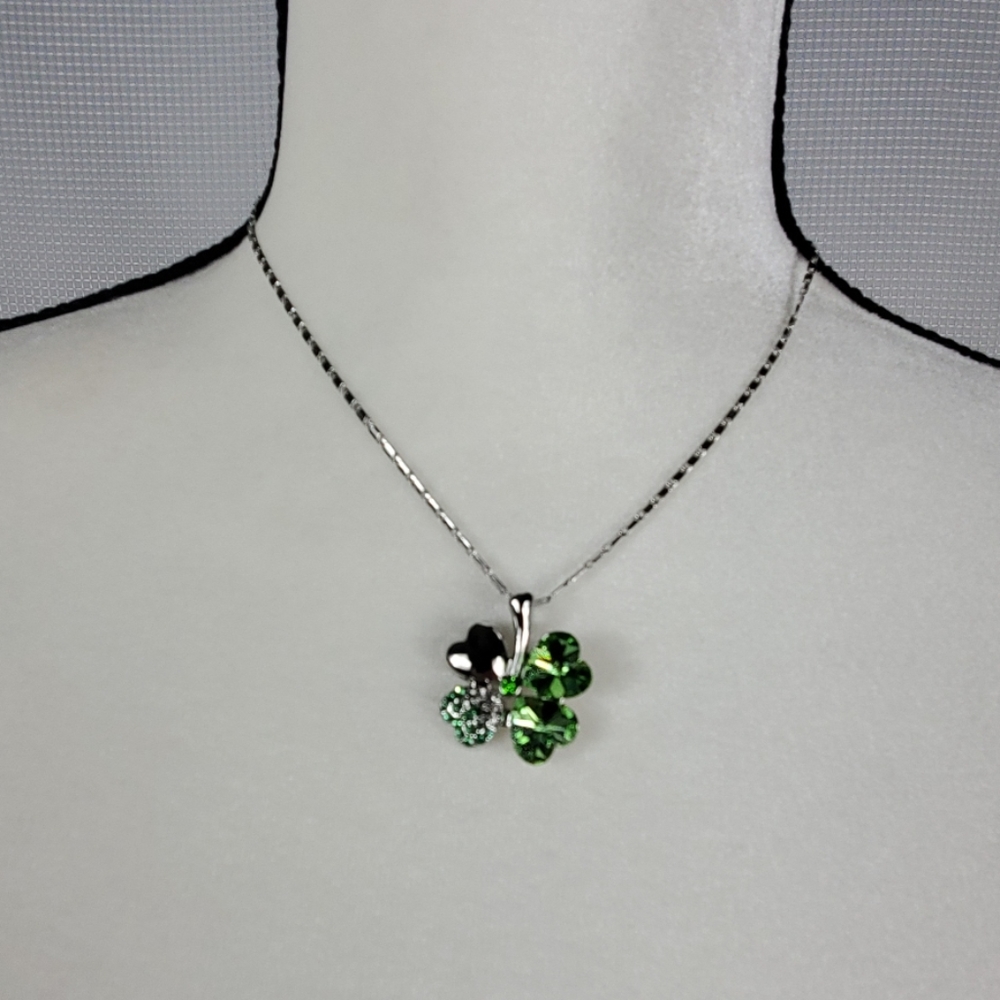 GREEN HEART CLOVER FASHION NECKLACE